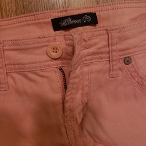 Wallflower Coral Shorts Size 5
